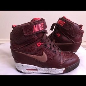 Nike high top tennis shoes